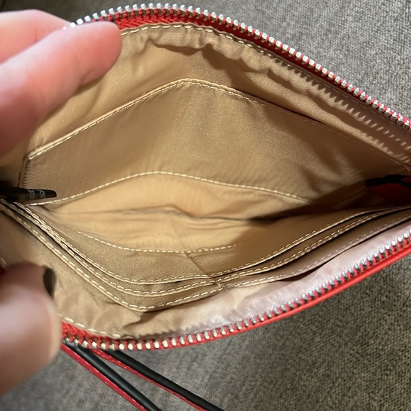 New Guess Wristlet Signature Logo in Red - Picture 9 of 16